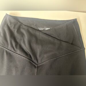 Victoria's Secret black Leggings v waistband size 4